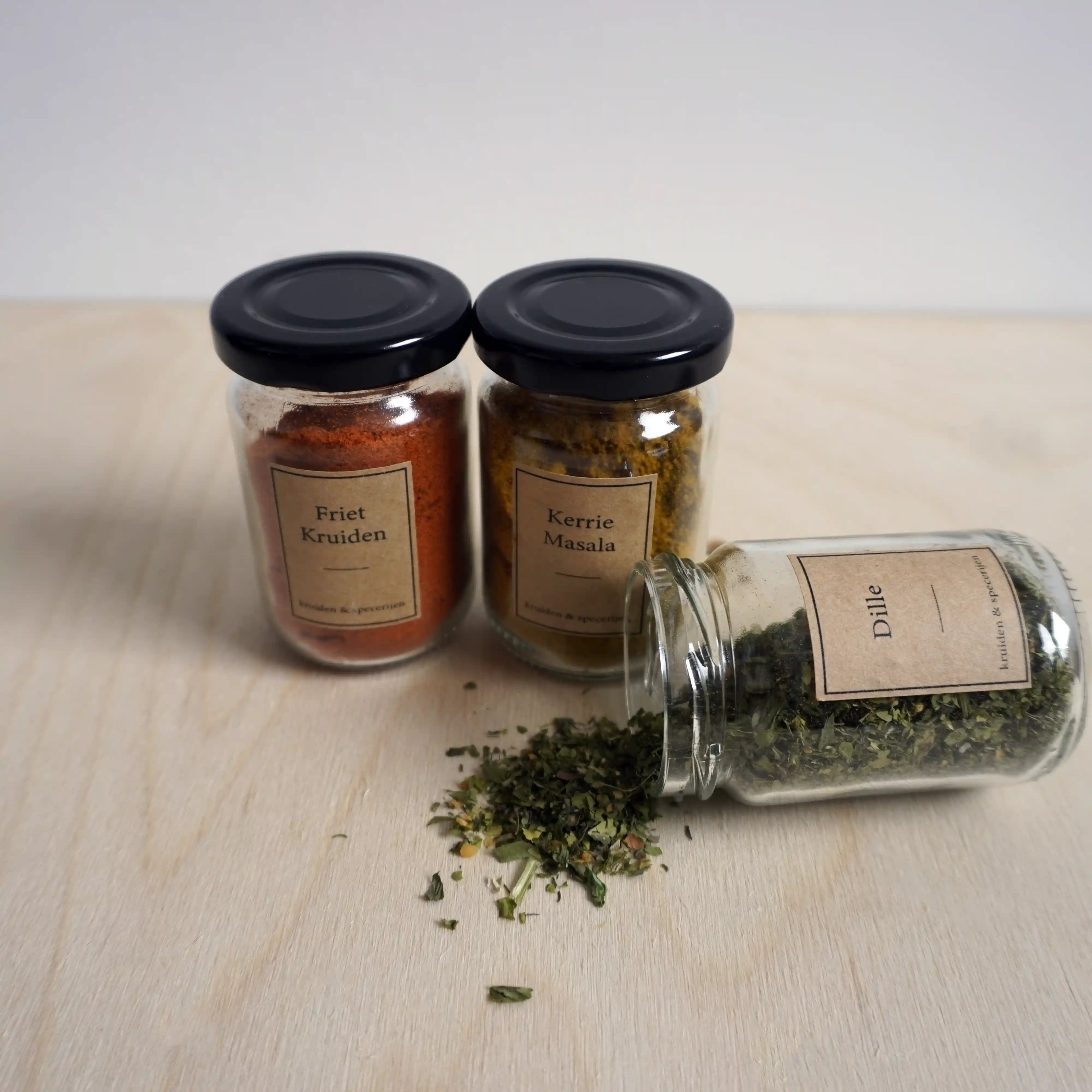Ronde kruidenpotjes met kraft labels
